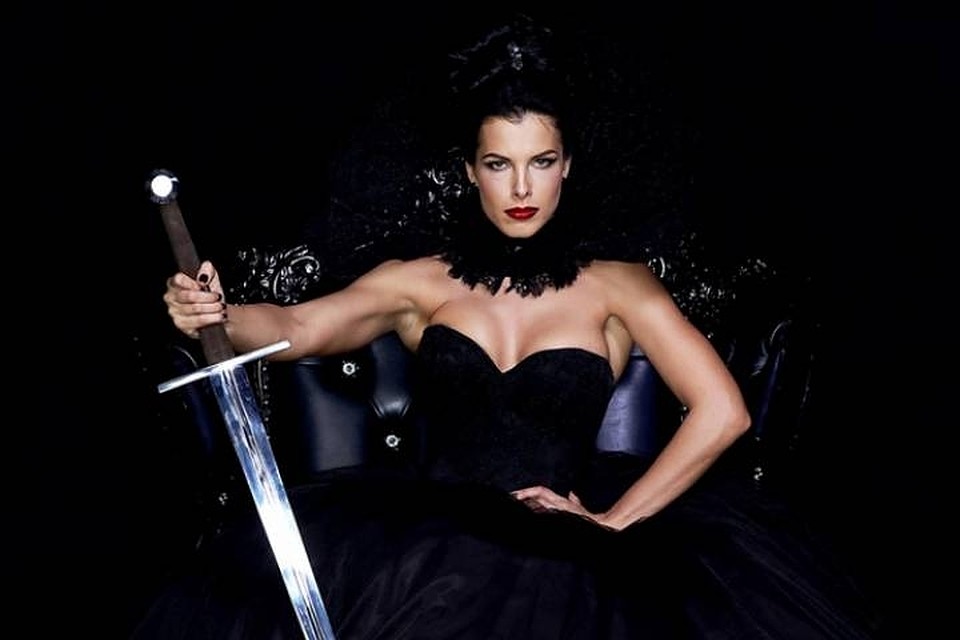Экс-солистка "Виагры" уверяла, что ее избили сотрудники чайханы. Фото:revizorro.friday.ru