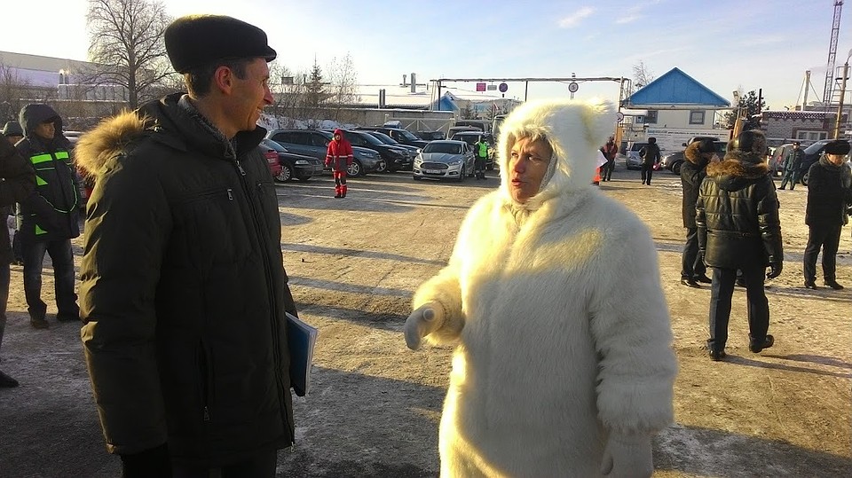 На фото начальник ГУС Сергей Шустов и Альбина Селезнева