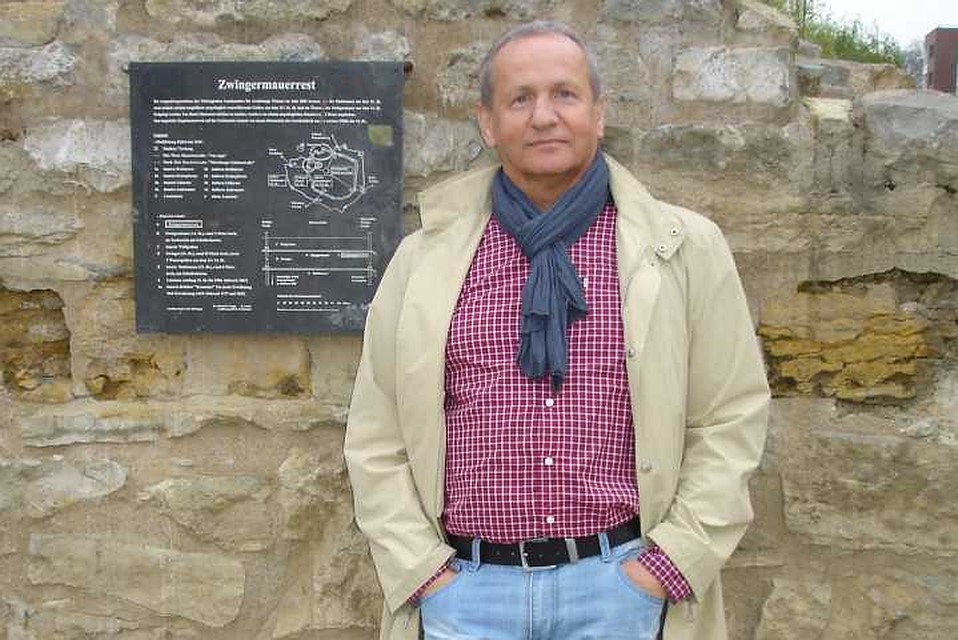 Анатолий Омельченко: "Если бы мне сразу сказали, что надо молчать, когда меня спрашивают, я бы не стал чиновником". Фото: личный архив героя публикации