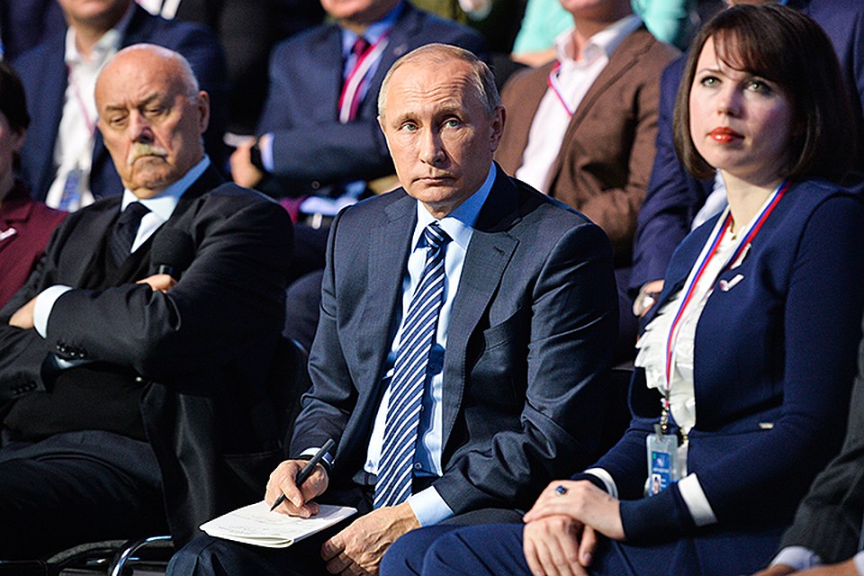 Глава государства похвалил работу "фронта", связанную с конкретными проектами. Фото: Алексей Дружинин/ТАСС