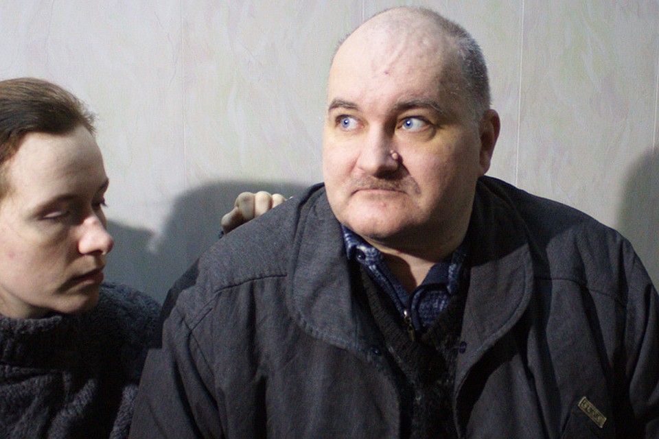 Некрополист Москвин видится со своей невестой только в зале суда.