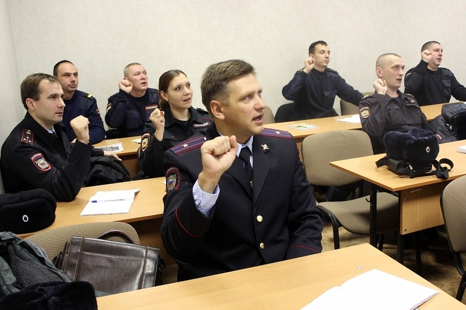 В идеале, уже в ближайшие годы все правоохранители будут владеть языком жестов.