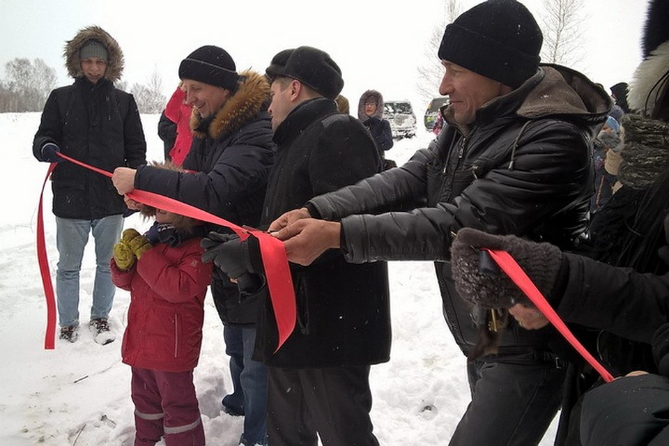 Перерезание ленточки на открытии третьей в регионе экологической тропе «К водопаду Бучило».