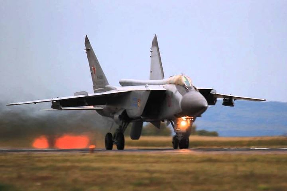 В готовность приведены экстренные службы аэропорта.