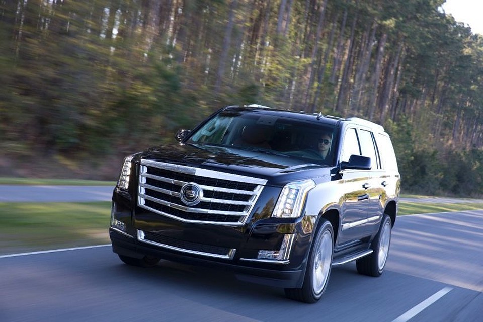 Cadillac Escalade продается в двух версиях: обычной и удлиненной ESV