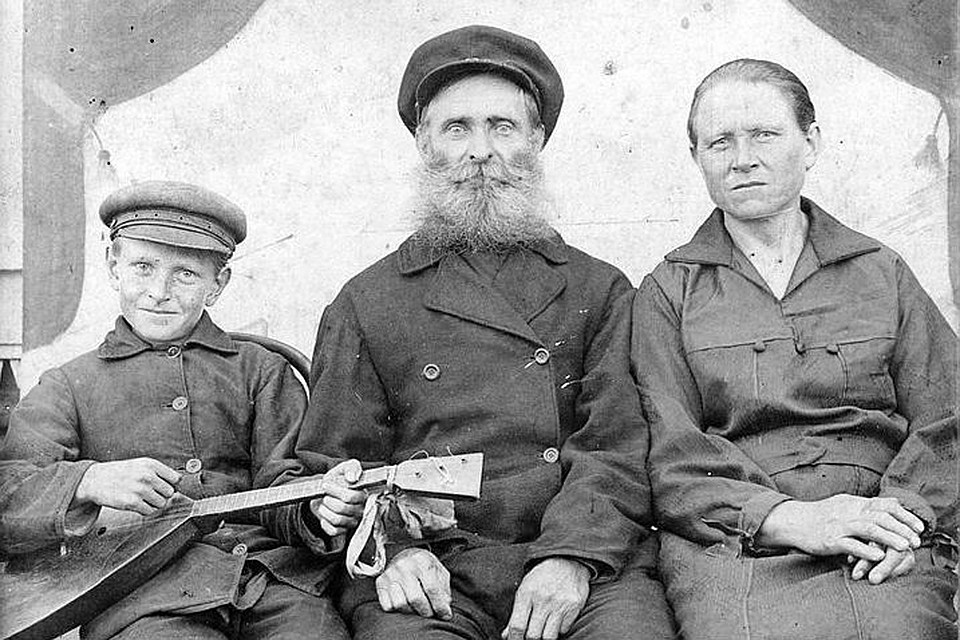 Степан Карагодин с женой и сыном. Фото: Денис Карагодин/stepanivanovichkaragodin.org