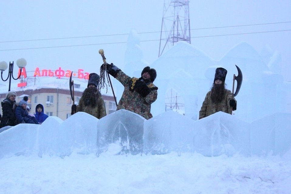 В Ижевске просят не портить ледовые скульптуры