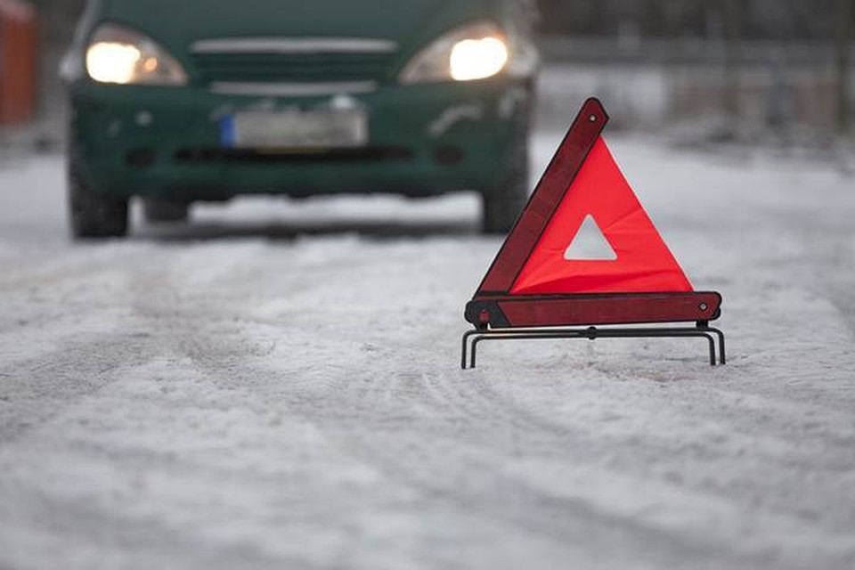 По неизвестной пока причине, северянка, которая вела "Рено", съехала на встречную полосу. Там-то и произошло трагическое столкновение с другой иномаркой. Случилось это на трассе "Кола" неподалеку от Оленегорска. Фото: www.gtrk-saratov.ru