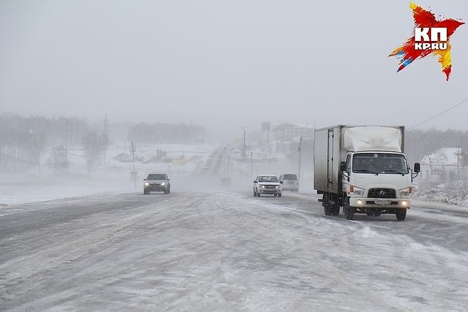 В МЧС советуют автомобилистам одеваться по погоде, а также не забыть положить в багажник минимальный набор инструментов