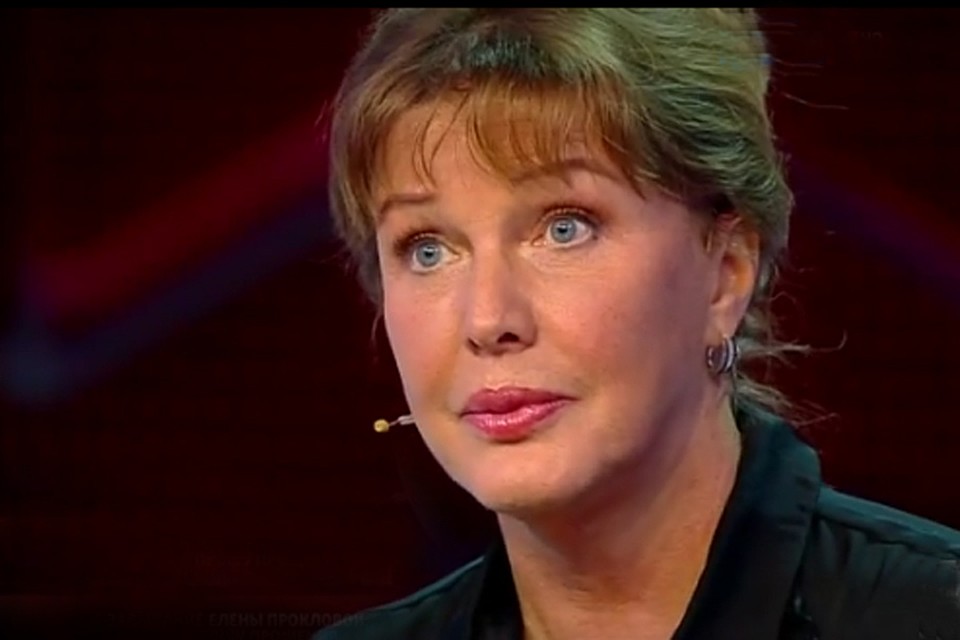Елена Проклова публично покаялась в программе "Прямой эфир". Фото: кадр видео.