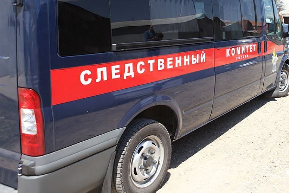 Материалы этого дела переданы в Следственный комитет. Также сейчас на месте ЧП работают полицейские.