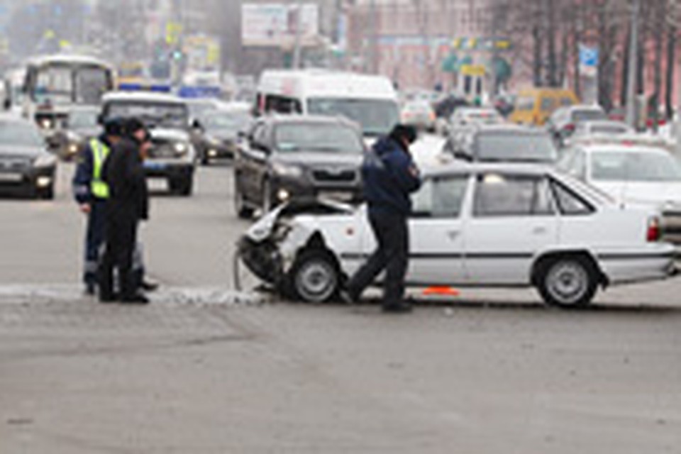 В Челябинске в результате столкновения автомобилей погиб пешеход