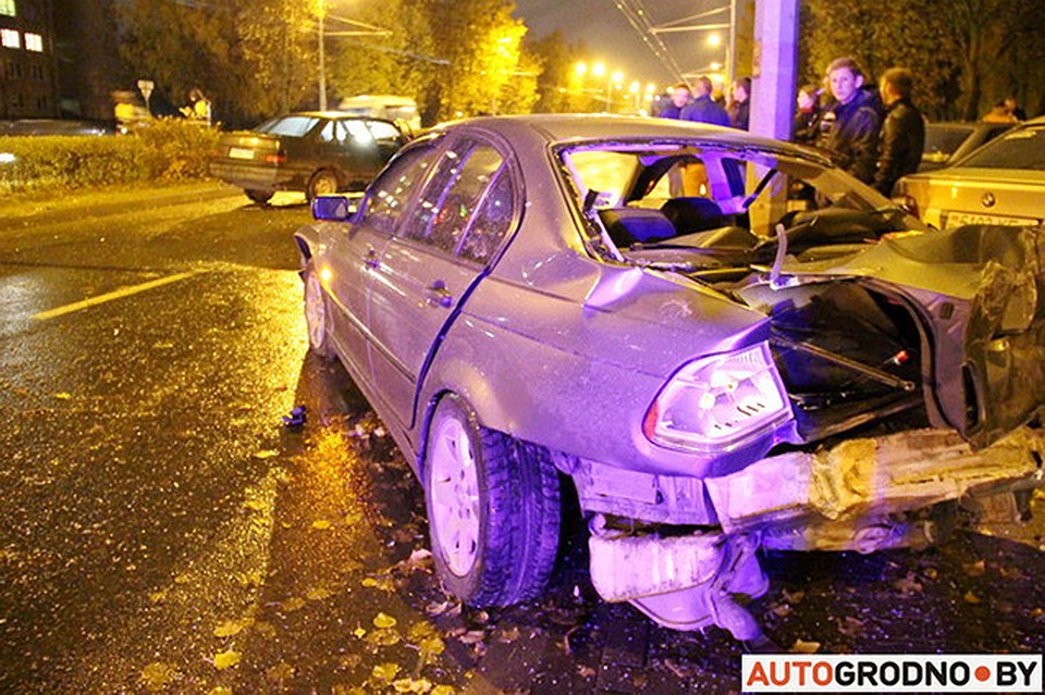 Машины просто разворатило. Фото: autogrodno.by
