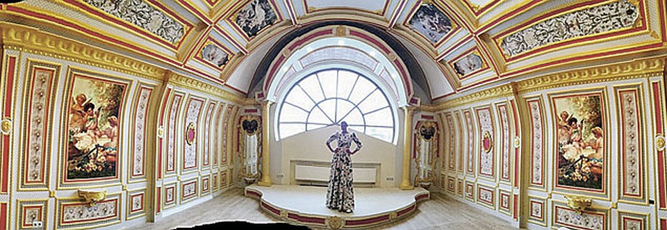 У Насти дома теперь есть свой театр. Фото: Личный архив