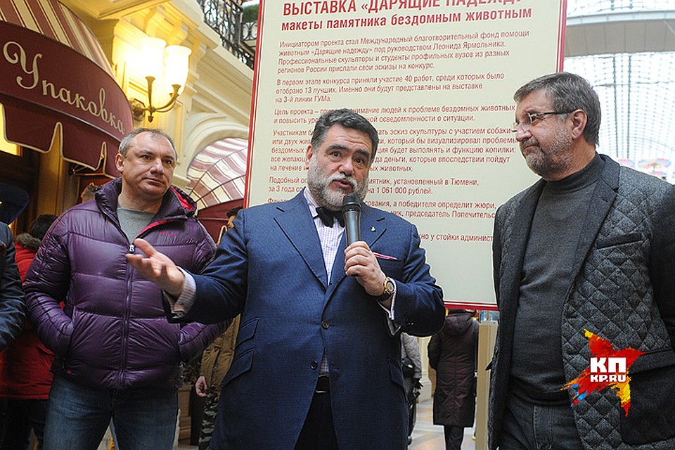 Бизнесмен Михаил Куснирович рассказал, что лично подобрал бродячего пса. Фото: Владимир ВЕЛЕНГУРИН