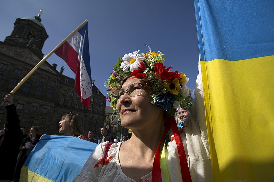 Украина нагнала сюда огромное множество депутатов, студентов, религиозных деятелей, активистов, журналистов Фото: REUTERS