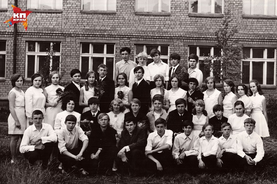 Выпускной класс. «Михалыч» - в нижнем ряду слева. Фото: из личного архива.