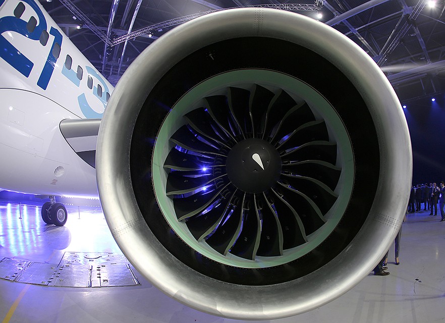 Моторы на МС-21 первоначально будут ставить импортные — фирмы Pratt & Whitney PW1400G. Но уже на подходе совершенно новый российский двигатель современного поколения ПД-14. Фото: Марина Лысцева/ТАСС
