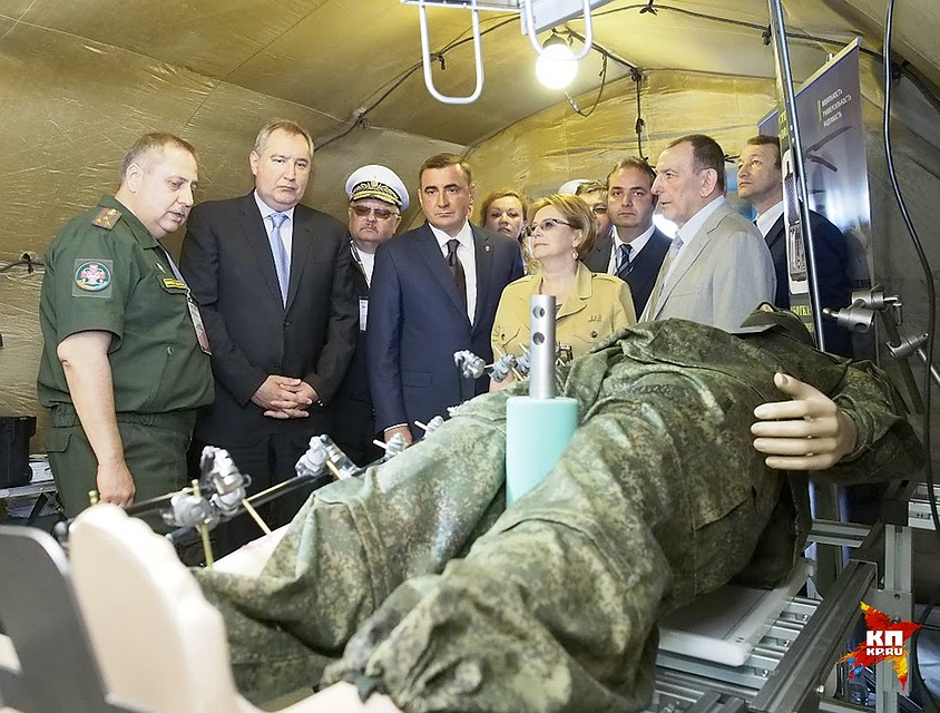 На мероприятии представлены томографы, новейшие протезы, приборы для реанимации, десантируемые рентгены и УЗИ Фото: Алексей ФОКИН