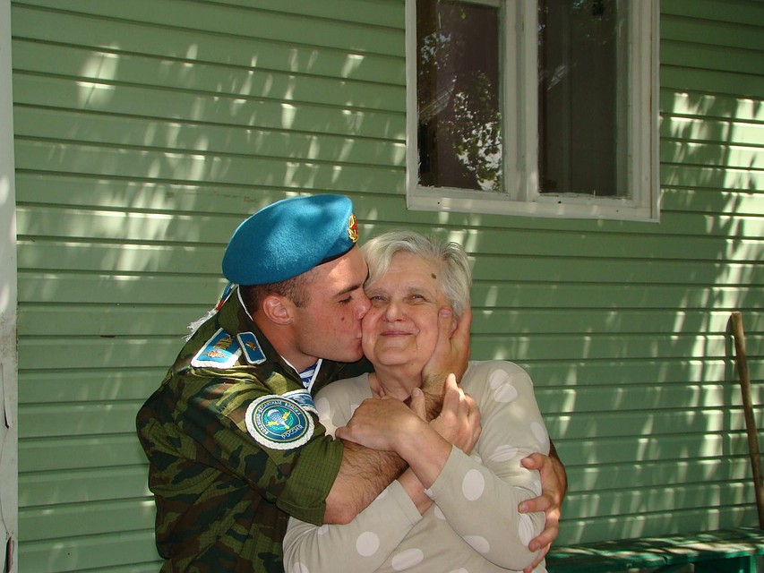 Вот так встречают дети Татьяну Васильевну.