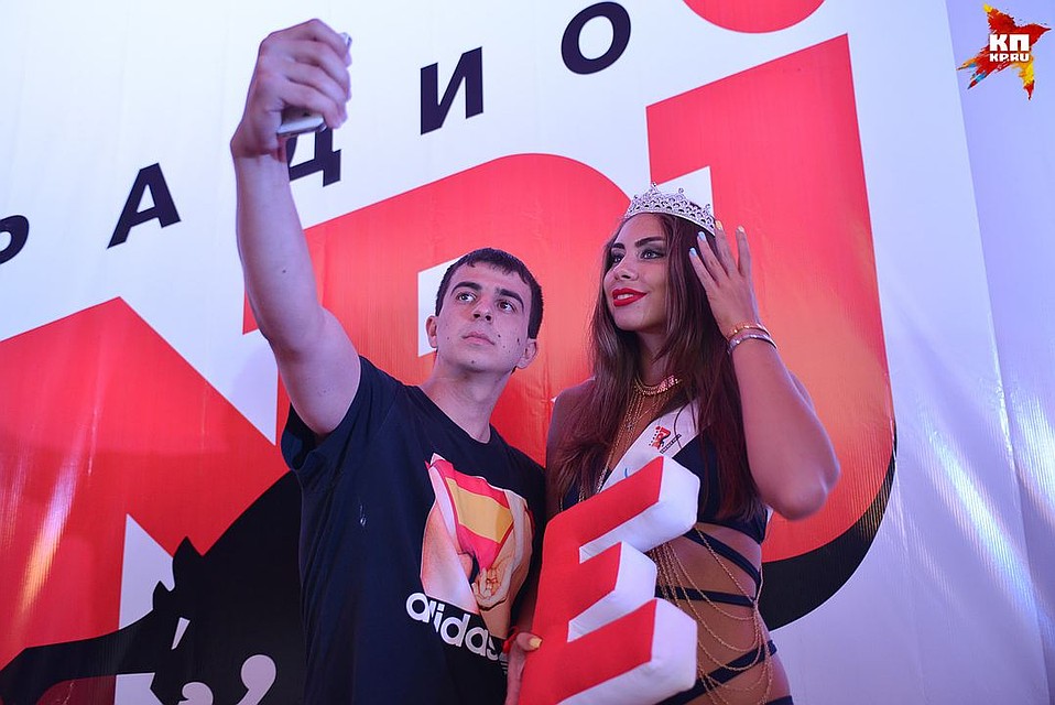 «Мисс Бикини-2016» Алину Саренко долго не отпускали зрители Фото: Дмитрий АХМАДУЛЛИН