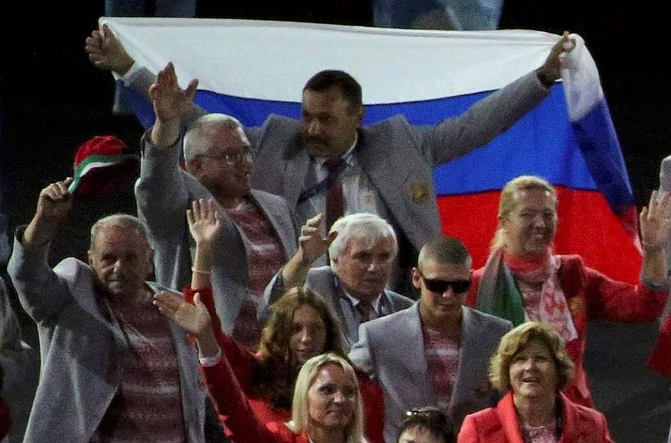 Белорусские паралимпийцы пронесли флаг России на открытии Игр в Рио. Фото: REUTERS