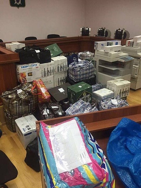 Дмитрий Захарченко был задержан в конце минувшей недели при получении взятки в размере 7 миллионов рублей. В его квартире обнаружено наличных средств на 8 миллиардов.ФОТО: Оперативная съемка, предоставлено kommersant.ru