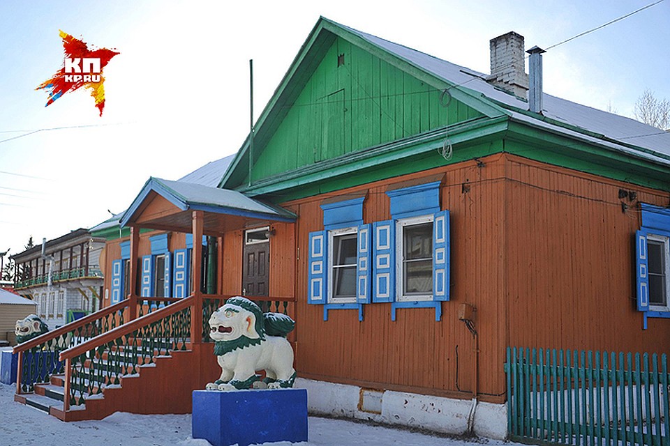 Сказочная избушка, в которой живёт лама. Фото: Виктор ГУСЕЙНОВ
