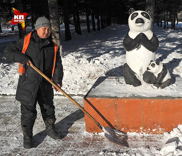 Парк российско-китайской дружбы с нелепыми пандами. Фото: Виктор ГУСЕЙНОВ