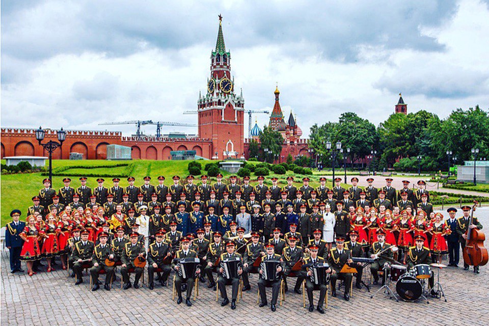 Ансамбль имени Александрова. Еще в полном составе. Фото: СОЦСЕТИ