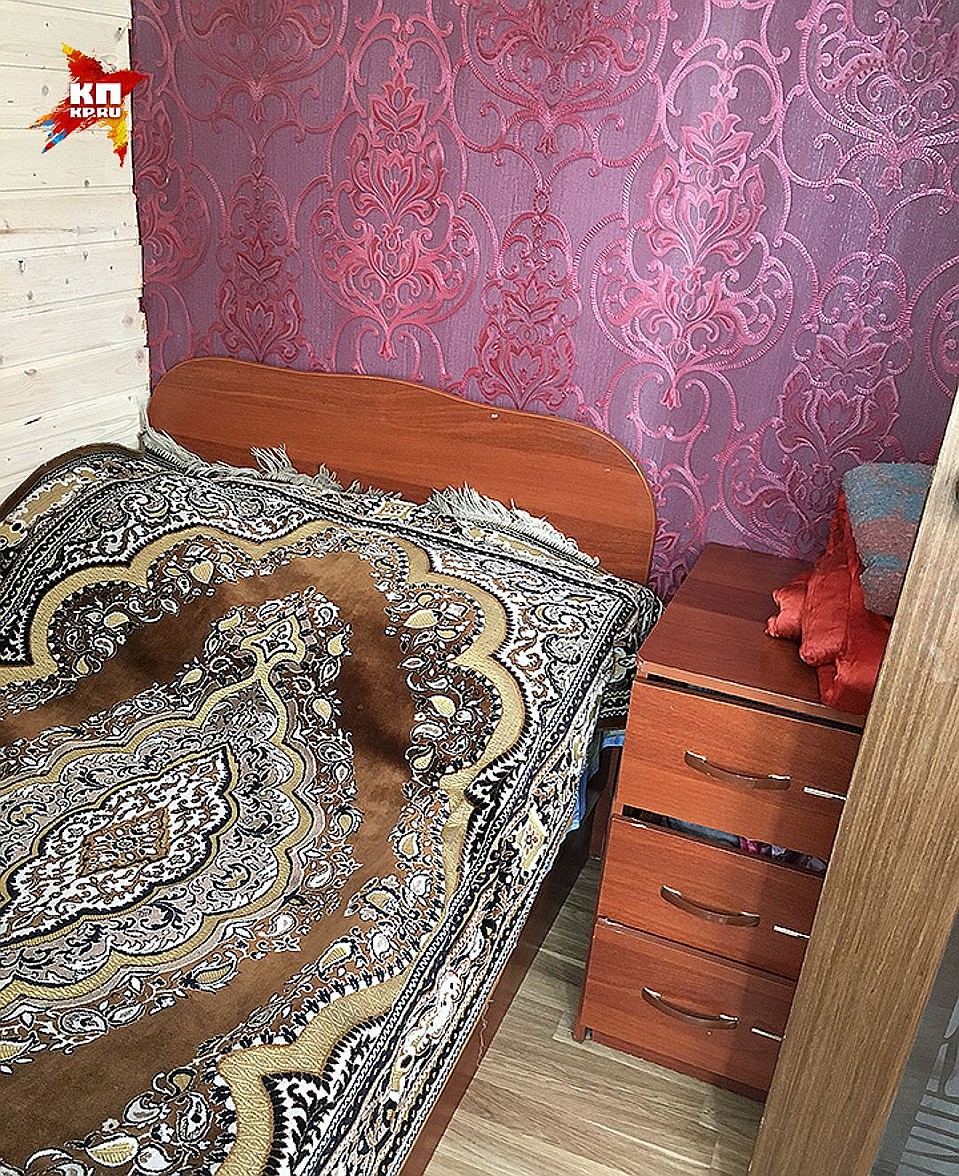 Кровать, на которой изнасиловали Шурыгину Фото: Наталья ВАРСЕГОВА