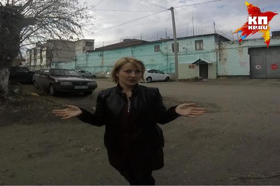"Вы понимаете, что это жестоко, бросать людей в карцер за детскую песенку?"- спрашивает Чудновец у замначальника СИЗО Шадринска Фото: Андрей ЛЕОНОВ