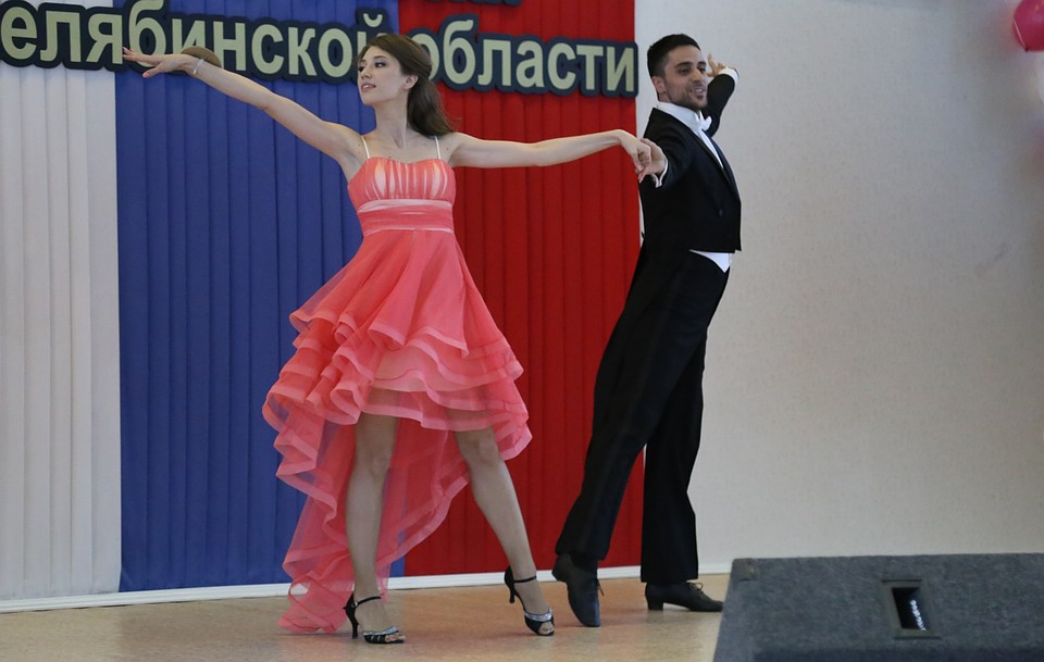 В финале - бальные танцы.