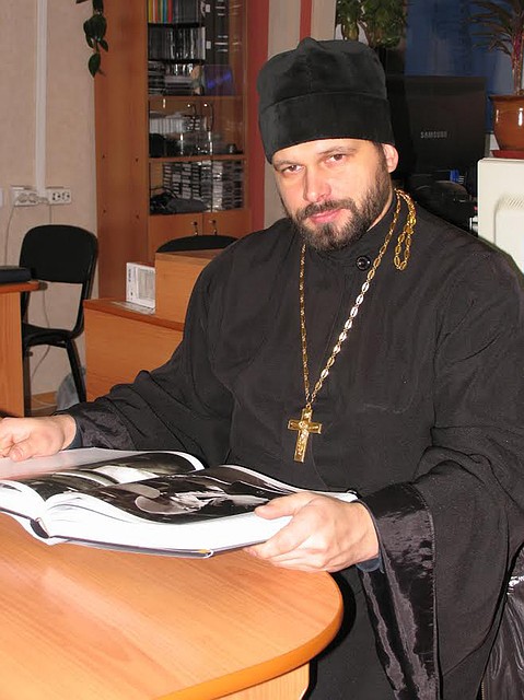 Отец Александр Косов сказал, что кулич и есть кулич - и развалил все дело. Фото: пресс-служба ГУФСИН (Красноярск)