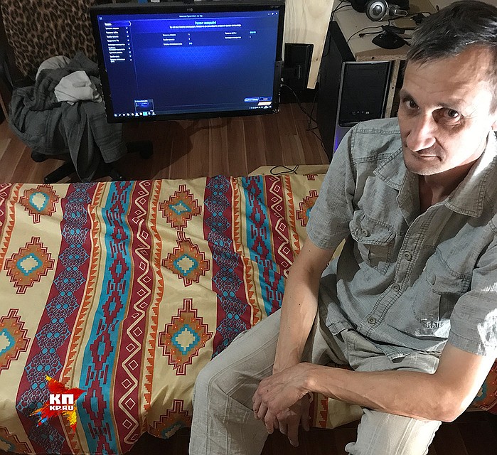 Один из "элитных бездомных" Сергей, Гринков, он с Денисом с самого начала. Но не смотря на то, что тоже был в ту ночь с Александром Росляковым,ему квартира не досталась. На улице он с 1996 года. Фото: Дина КАРПИЦКАЯ