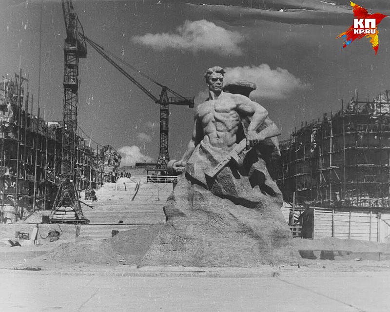 Первой на Мамаевом кургане появилась скульптура «Стоять насмерть». Фото: Музей-заповедник «Сталинградская битва».