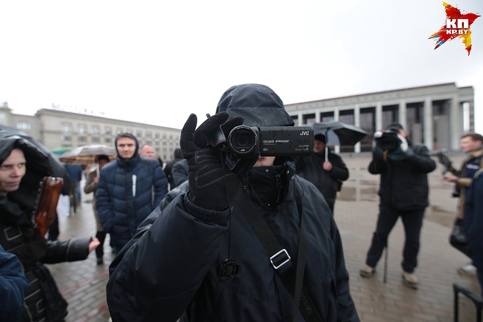 Милиция в штатском сдедила за происходящим, но не вмешивалась. Фото: Святослав ЗОРКИЙ