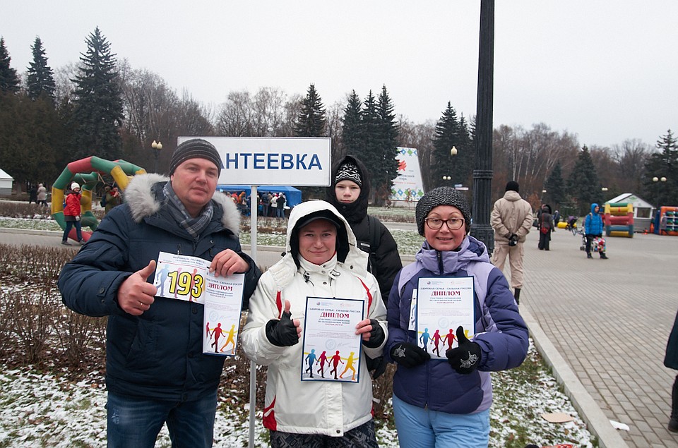 В Измайловском парке собрались энтузиасты.