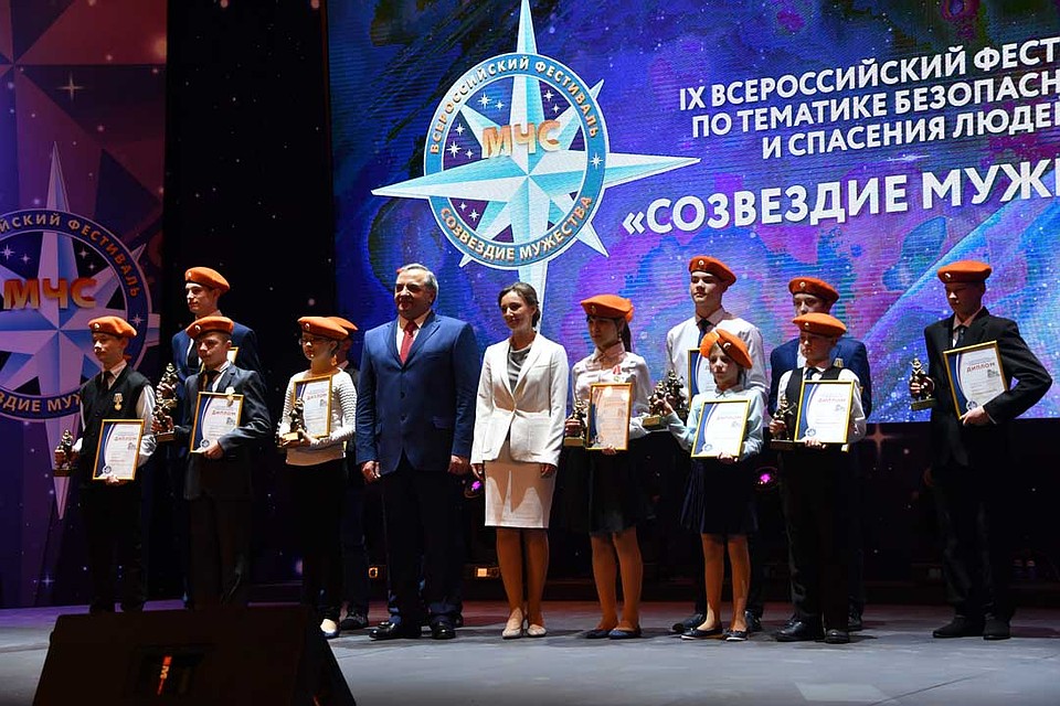 Анне Кузнецовой хватает времени и на всех детей страны, и на воспитание своих шестерых ребятишек Фото: Владимир ВЕЛЕНГУРИН