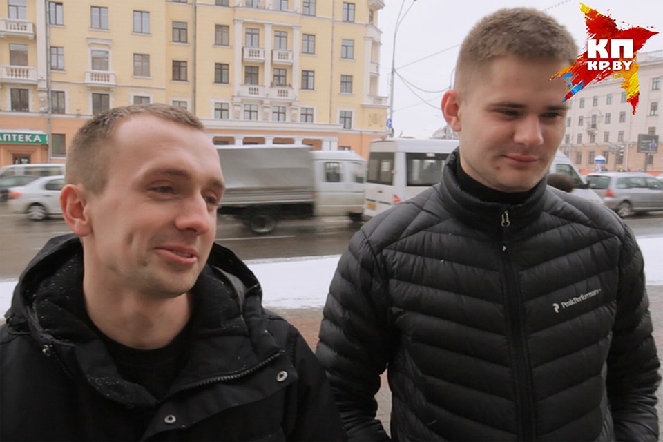Дмитрий с другом: "Начнешь думать о пенсии– слишком грустно становится". Фото: Никита Недоверков
