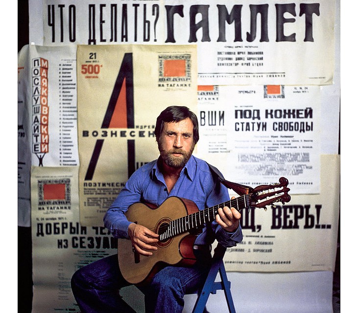 Вера Савина и теперь уверена, что после «Гамлета» Высоцкий очень устал - требовалось нечеловеческое усилие, чтобы избежать бега по кругу. Фото: Валерий ПЛОТНИКОВ, РИА Новости