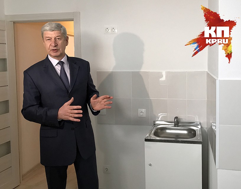 Сергей Левкин продемонстрировал отделку "под ключ". Фото: Светлана ВОЛКОВА