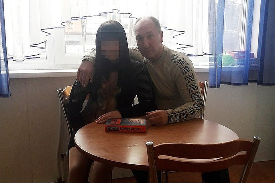Александр Шурман стал прототипом главного героя повести "Ненастье". Эта книга Алексея Иванова заняла почетное место в семейной библиотеке Александра