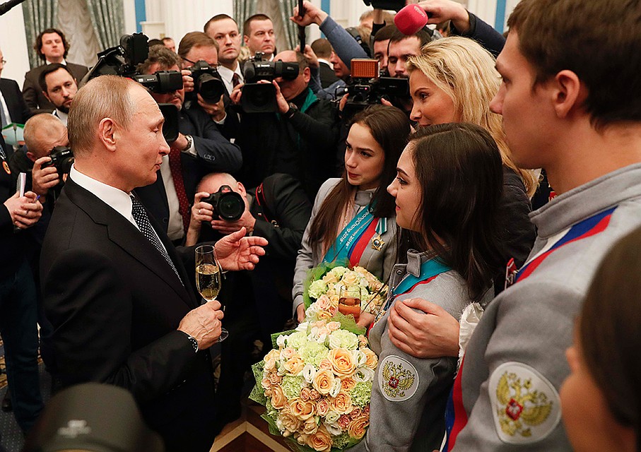 День чествования чемпионов и призеров в Кремле совпал с восстановлением МОК прав Олимпийского комитета России Фото: REUTERS