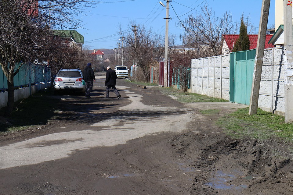 Отец приехал, узнав о трагедии. Фото: Галина КОВАЛЕНКО