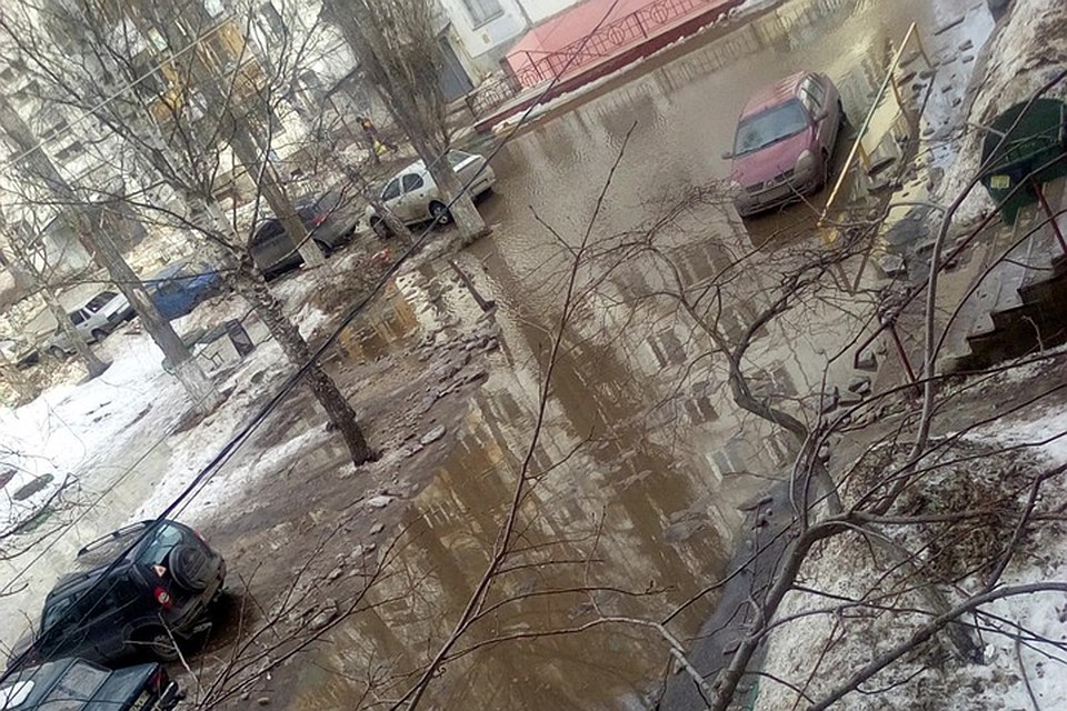Весеннее половодье началось на улицах Нижнего Новгорода. Фото: Михаил КОСАРЕВ