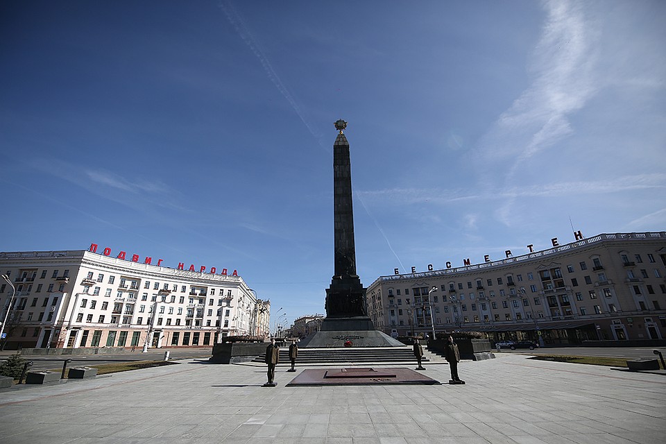Когда на площади проходят мероприятия, в квартирах нельзя открывать окна. Фото: Павел МАРТИНЧИК