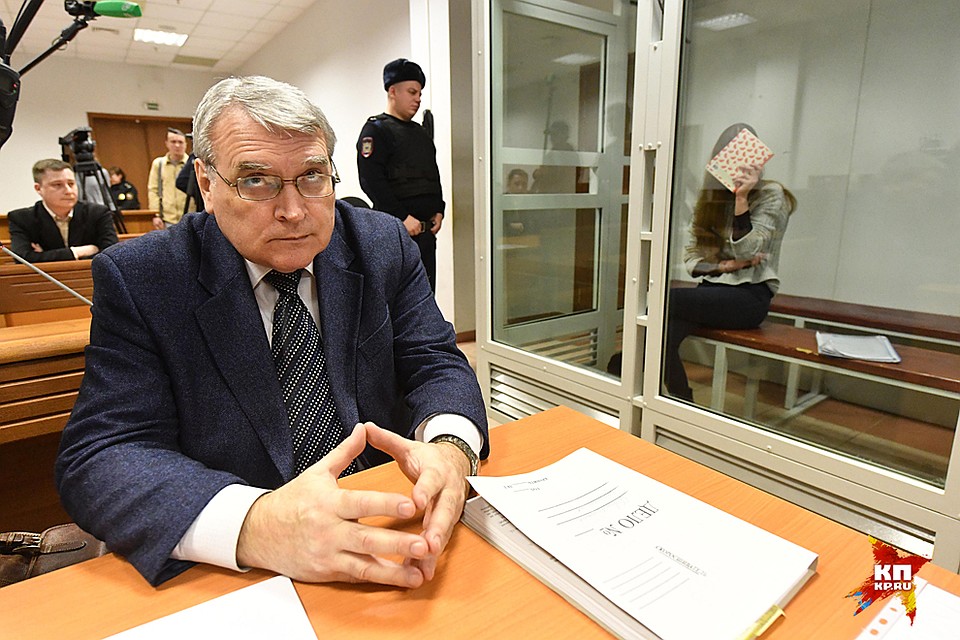 В «клетке» с пуленепробиваемыми стёклами Дария Переверзева Фото: Владимир ВЕЛЕНГУРИН
