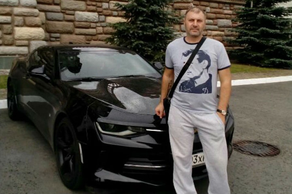 Константин рядом с автомобилем своего брата. Фото: личный архив Константина Граната.