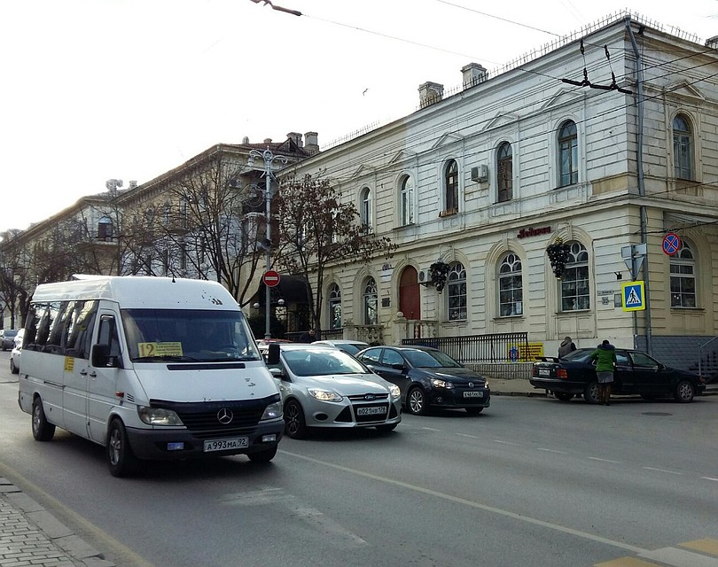 Первыми в середине мая подняли цены на проезд в Севастополе. Экономить можно, приобретая единую транспортную карту. Но в Крыму такой нет. Фото: Анастасия КУРДЮКОВА